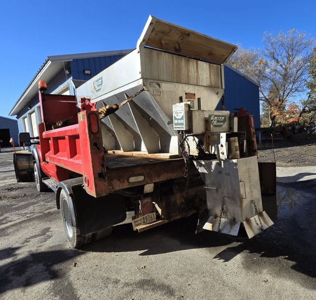 Image of Ford F-450 equipment image 3