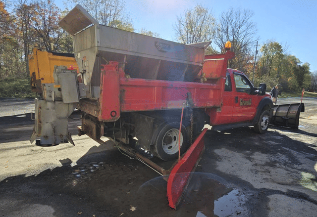 Image of Ford F-450 equipment image 4