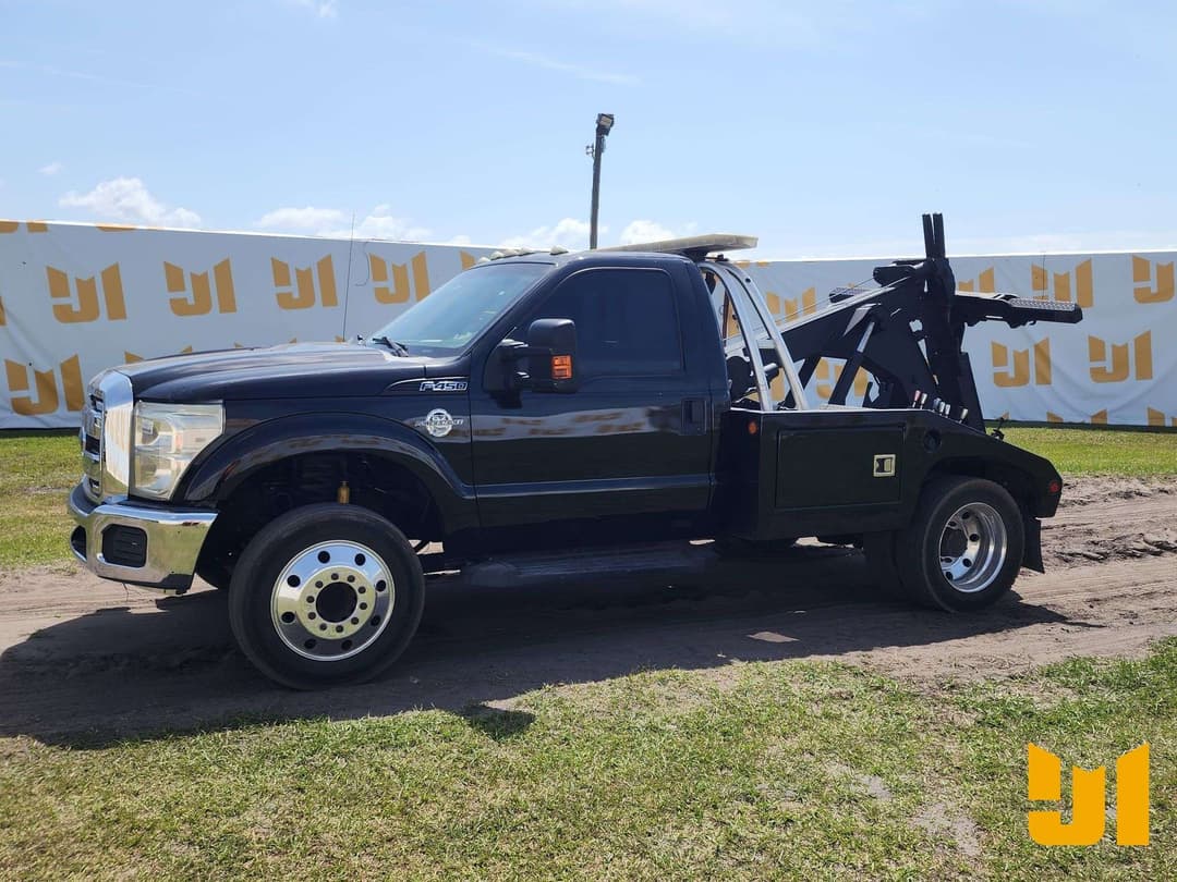 Image of Ford F-450 Primary image
