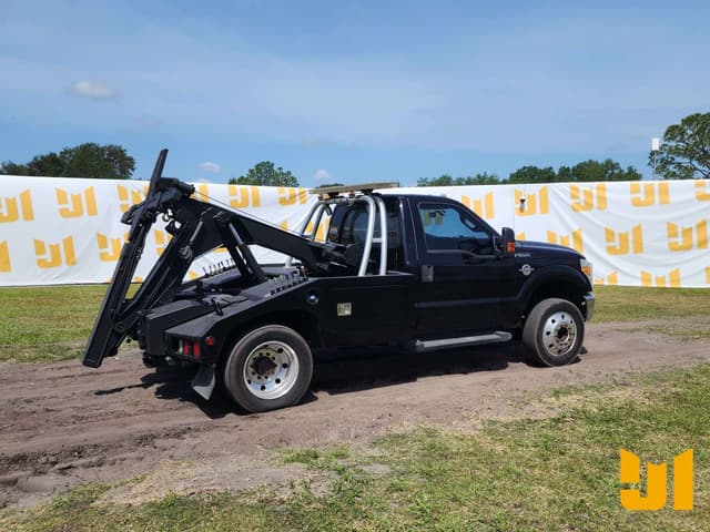 Image of Ford F-450 equipment image 4