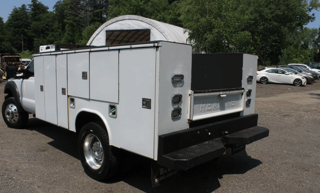 Image of Ford F-550 equipment image 2