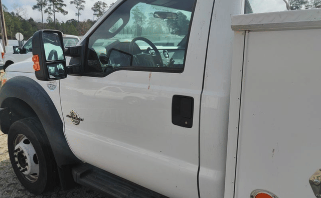 Image of Ford F-550 equipment image 2