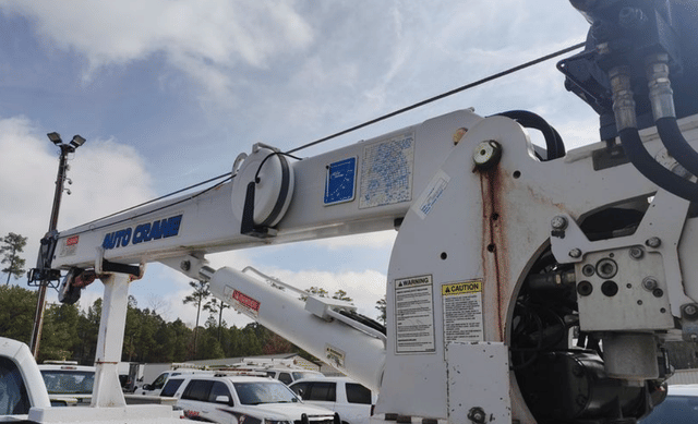 Image of Ford F-550 equipment image 3