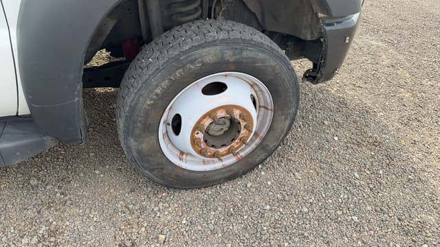 Image of Ford F-550 equipment image 3