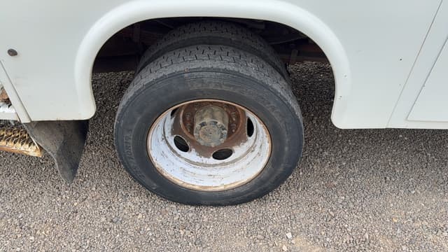 Image of Ford F-550 equipment image 4