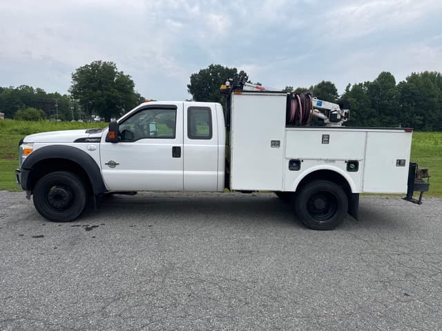 Image of Ford F-550 equipment image 1