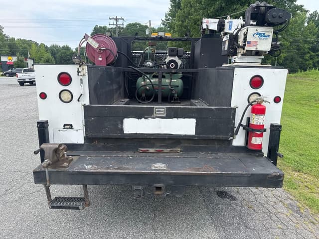 Image of Ford F-550 equipment image 3