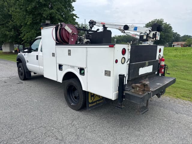 Image of Ford F-550 equipment image 2