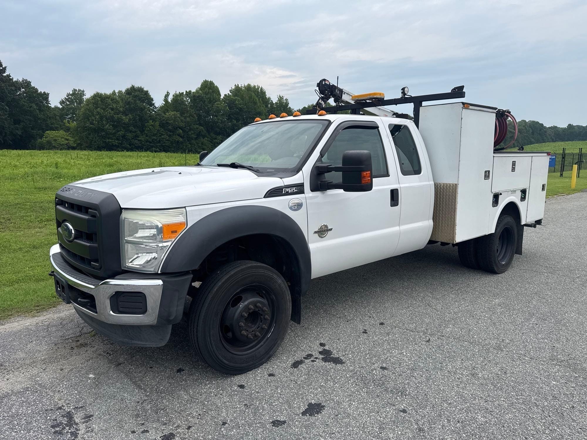 2016 Ford F-550 Equipment Image0