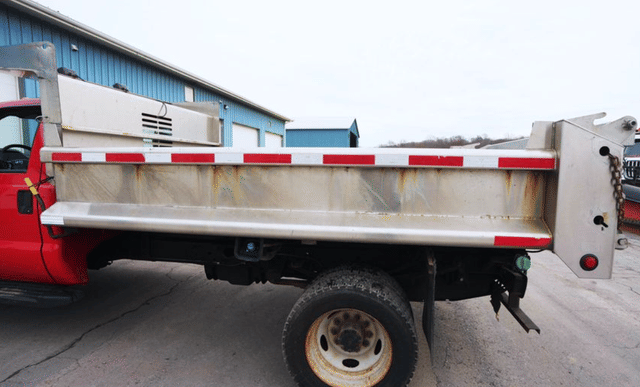 Image of Ford F-550 equipment image 2