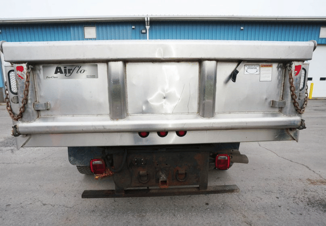 Image of Ford F-550 equipment image 3