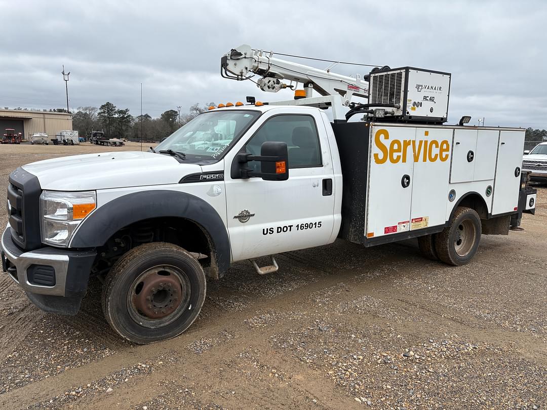 Image of Ford F-550 Primary image