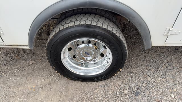 Image of Ford F-550 equipment image 4