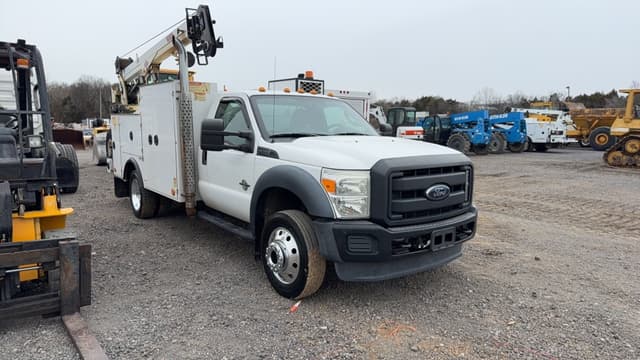 Image of Ford F-550 equipment image 2