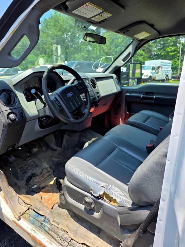 Image of Ford F-550 equipment image 2