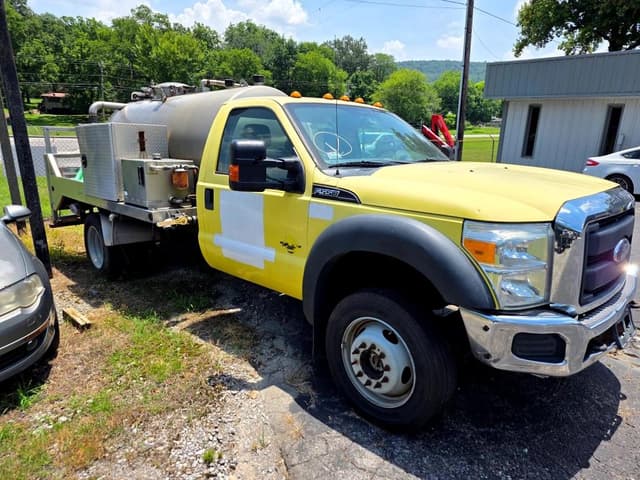 Image of Ford F-550 equipment image 1