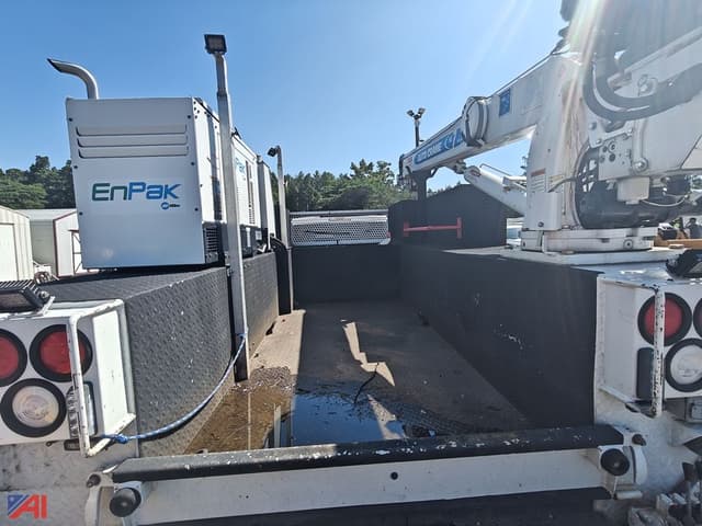 Image of Ford F-550 equipment image 3