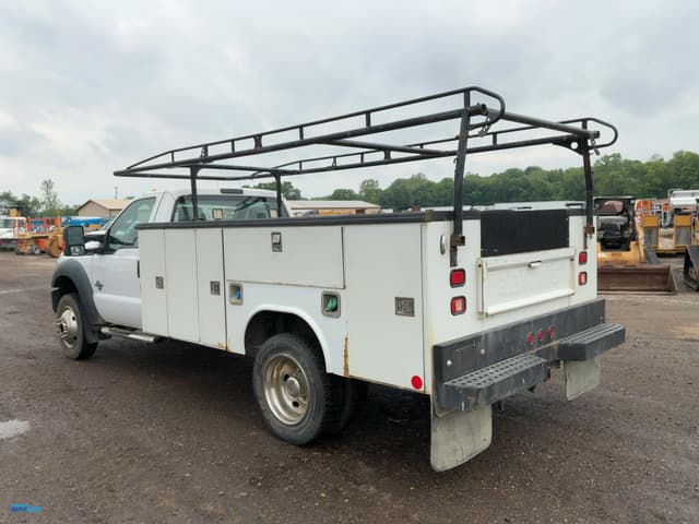 Image of Ford F-550 equipment image 3
