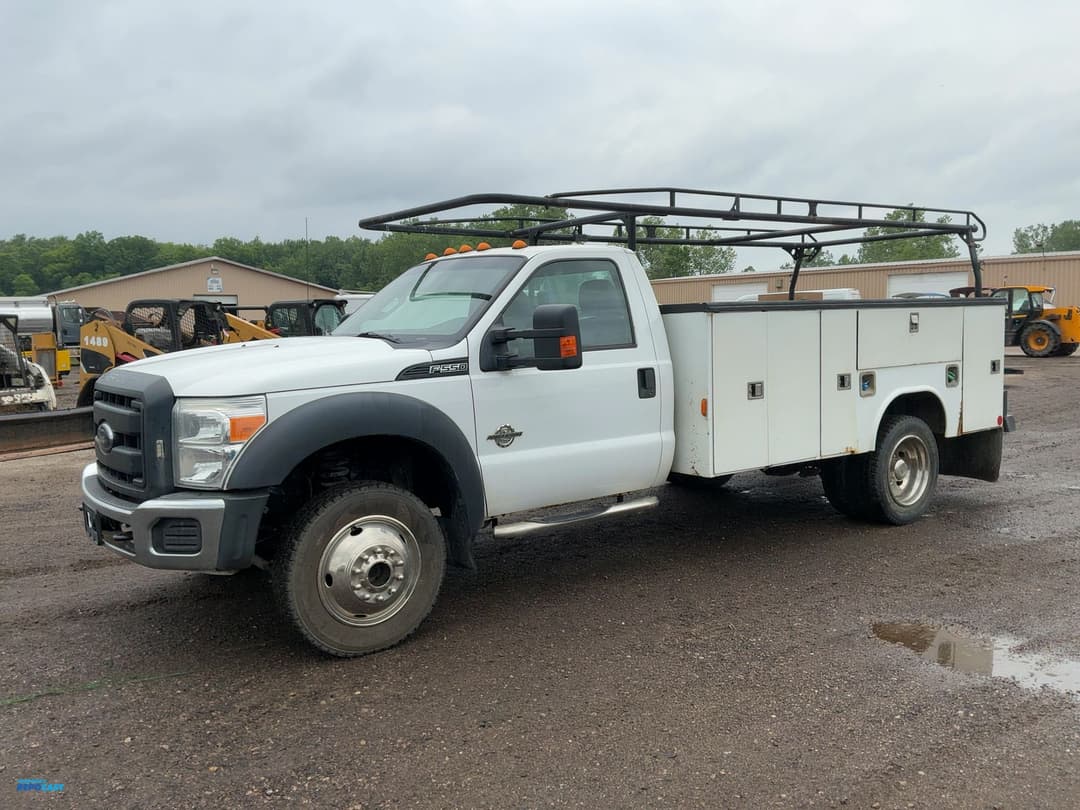 Image of Ford F-550 Primary image
