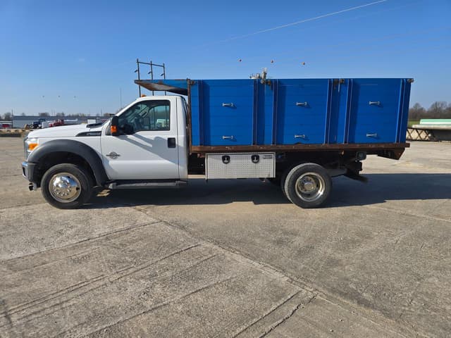 Image of Ford F-550 equipment image 3