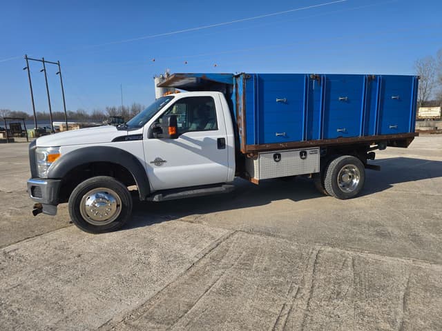 Image of Ford F-550 equipment image 2