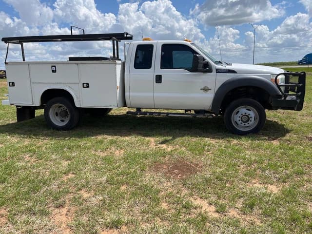 Image of Ford F-550 equipment image 2