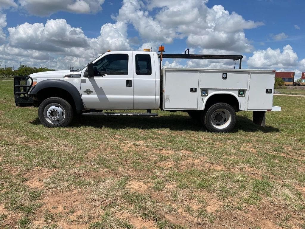 Image of Ford F-550 Primary image