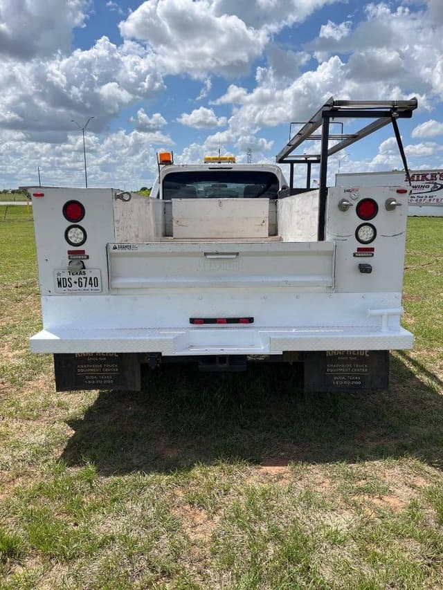 Image of Ford F-550 equipment image 3