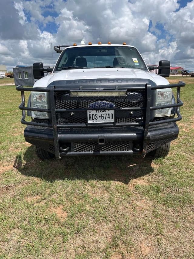 Image of Ford F-550 equipment image 1
