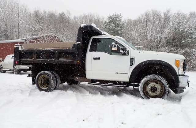 Image of Ford F-550 equipment image 4