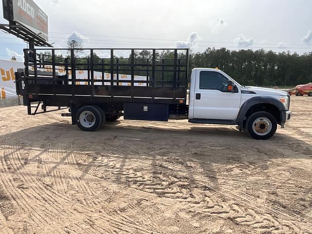 Image of Ford F-550 equipment image 3