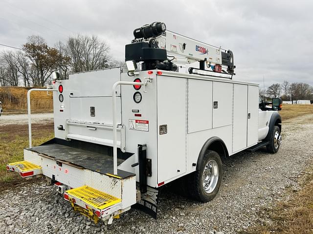 Image of Ford F-550 equipment image 2