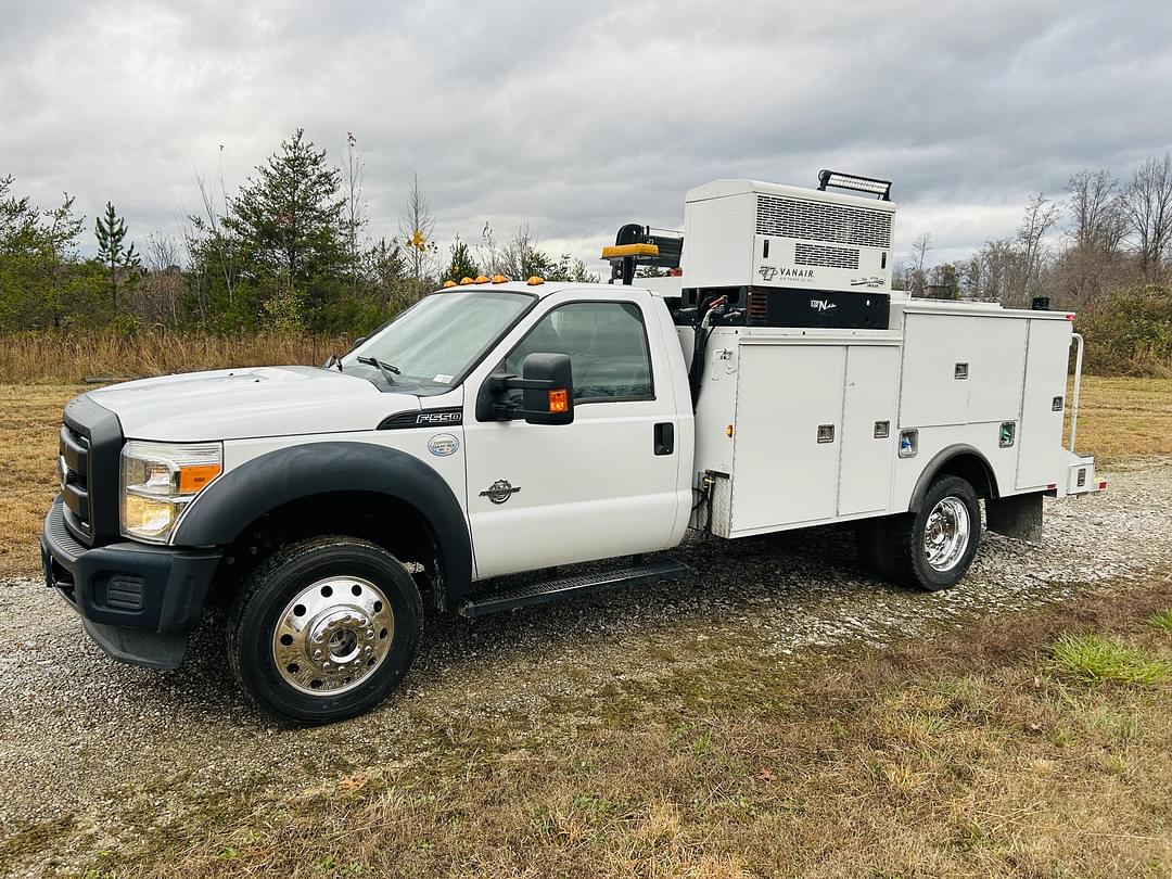 Image of Ford F-550 Primary image