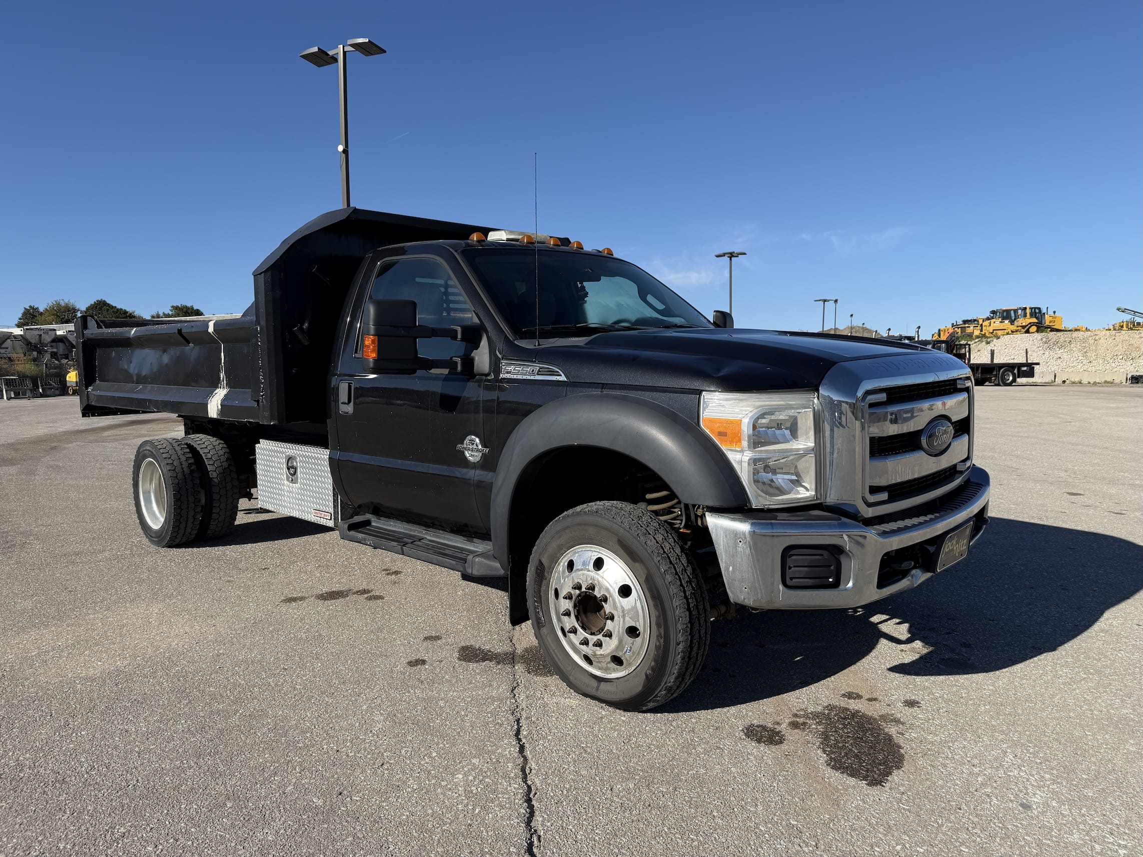 2016 Ford F-550 Equipment Image0