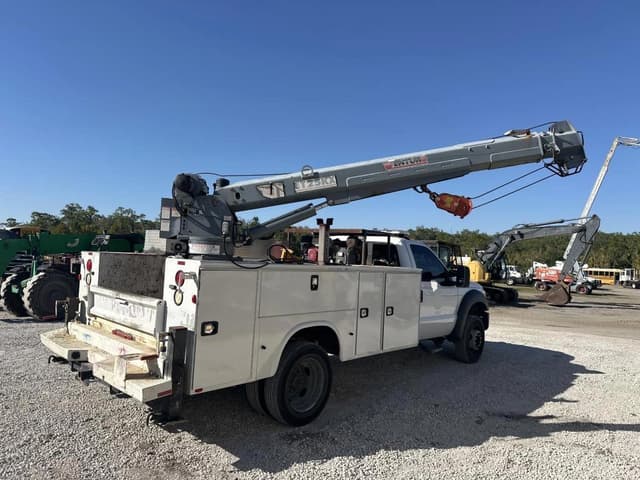 Image of Ford F-550 equipment image 2