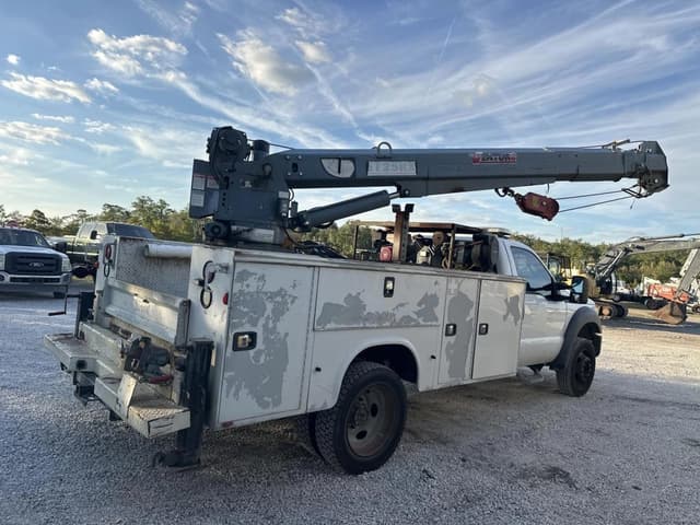 Image of Ford F-550 equipment image 3