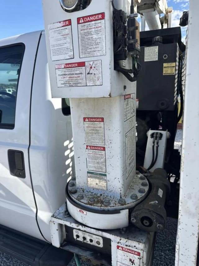 Image of Ford F-550 equipment image 4