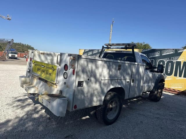 Image of Ford F-550 equipment image 2