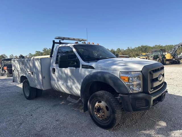 Image of Ford F-550 equipment image 4