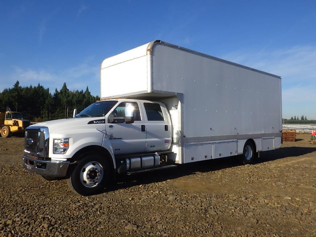 2016 Ford F-650 Equipment Image0