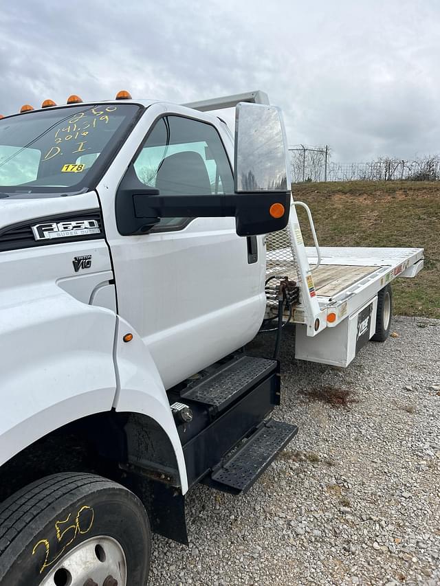 Image of Ford F-650 equipment image 2