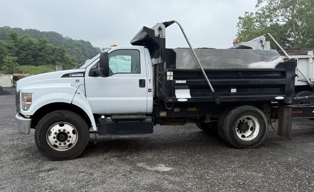 Image of Ford F-750 equipment image 4