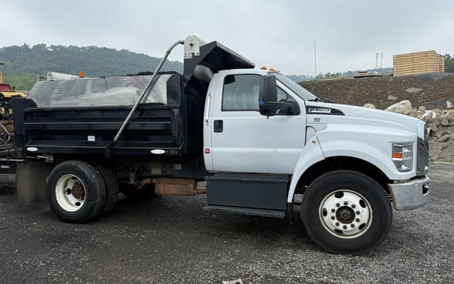 Image of Ford F-750 equipment image 1