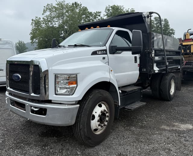 Image of Ford F-750 equipment image 3