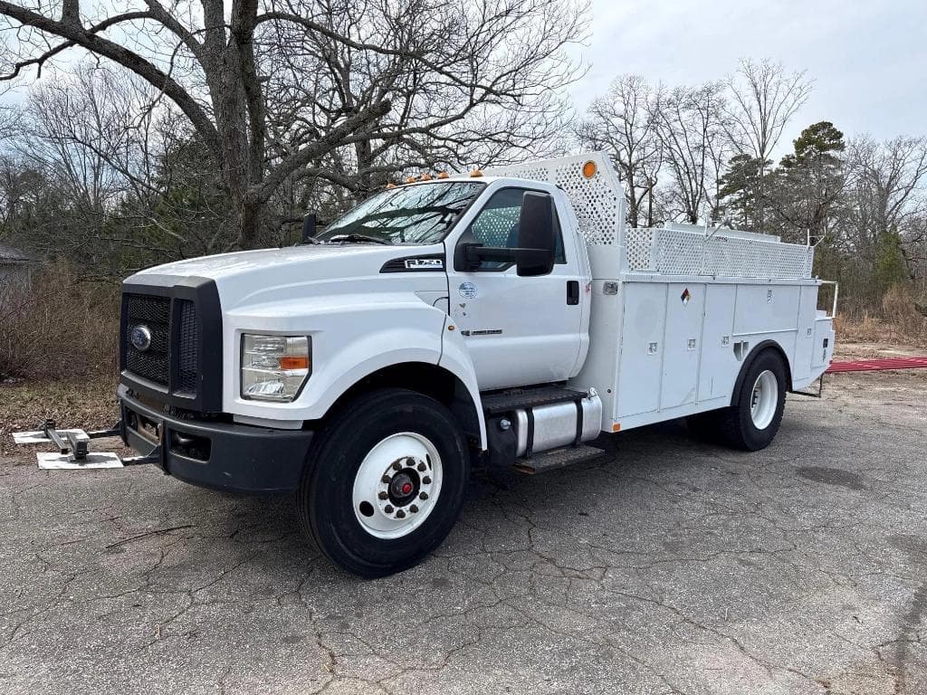 Image of Ford F-750 Primary image