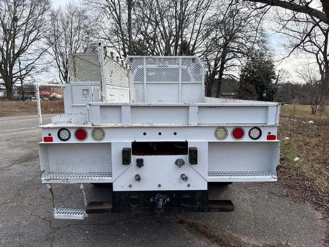 Image of Ford F-750 equipment image 3