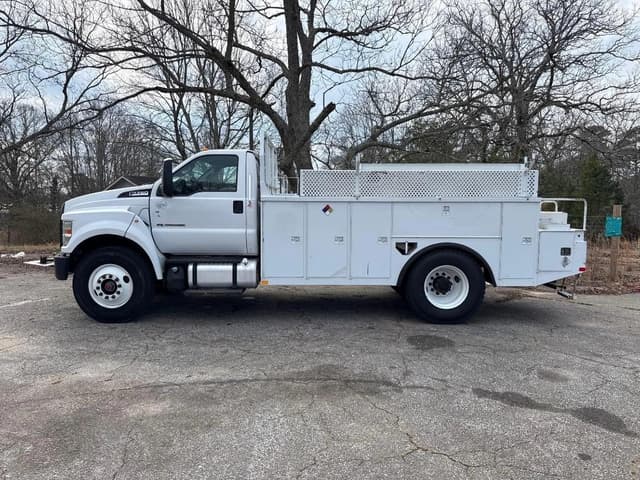 Image of Ford F-750 equipment image 1