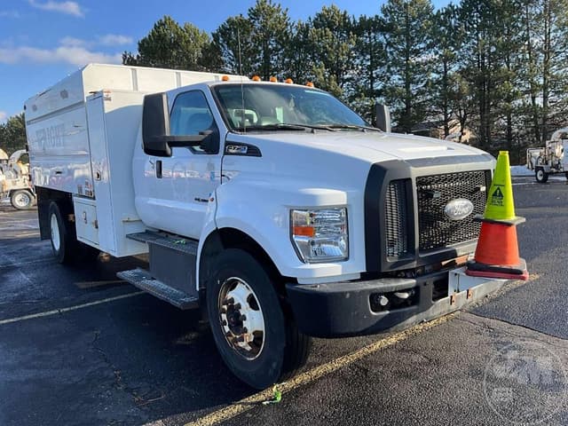 Image of Ford F-750 equipment image 2