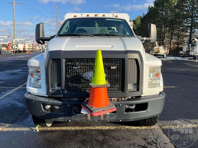 Image of Ford F-750 equipment image 1