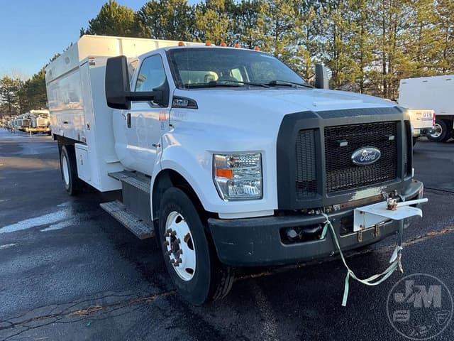 Image of Ford F-750 equipment image 2